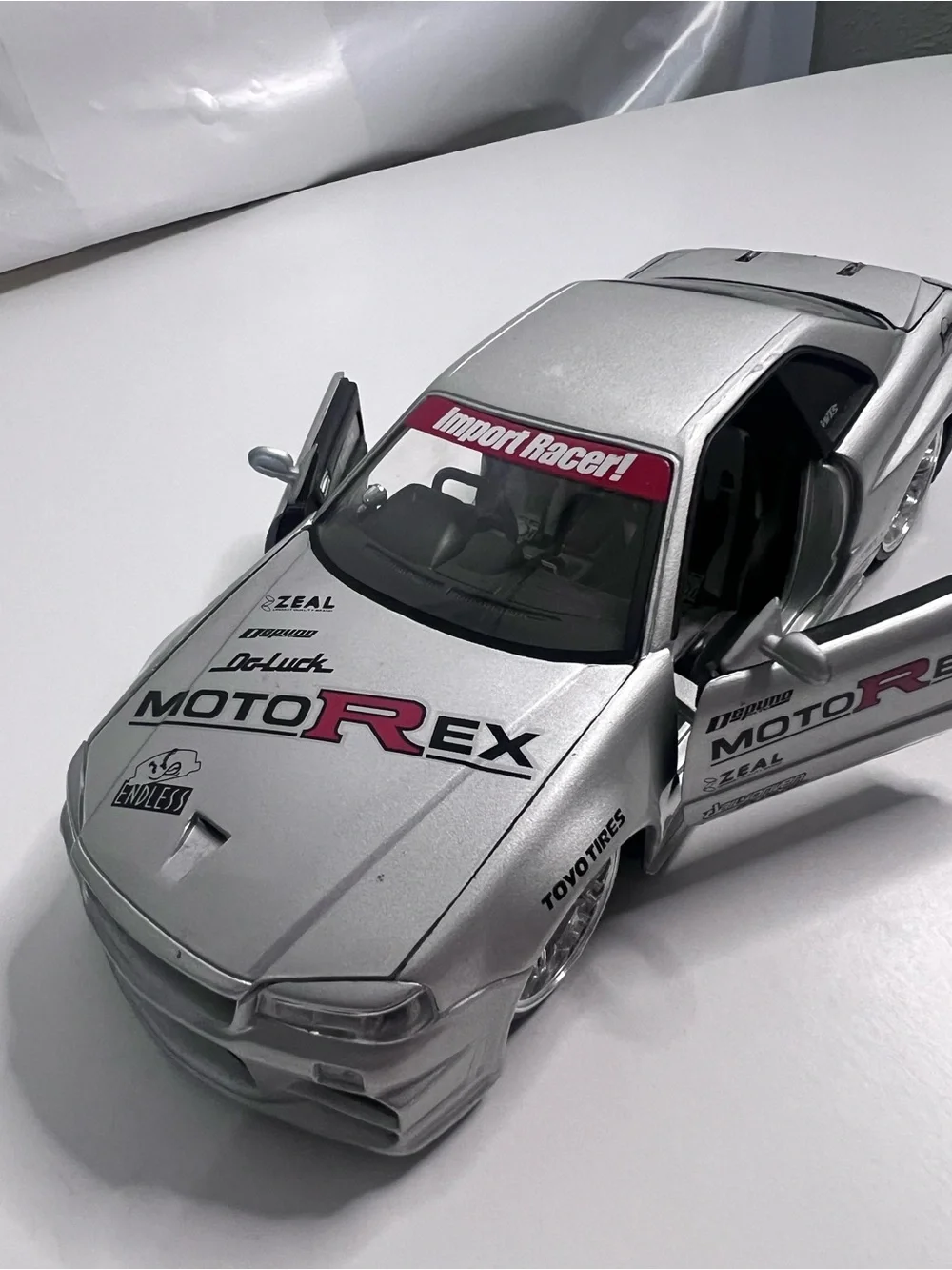 Nissan Skyline GT-R R34 Import Racer MotoRex Diecast 1:18 Escala - Coleccionable